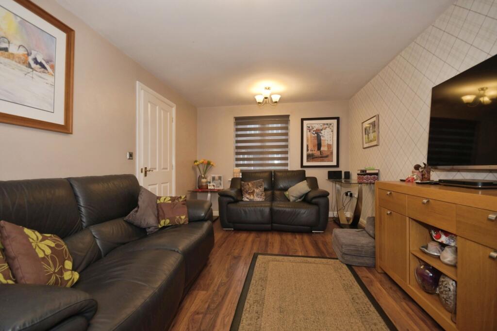 61 Piper Close photo 3