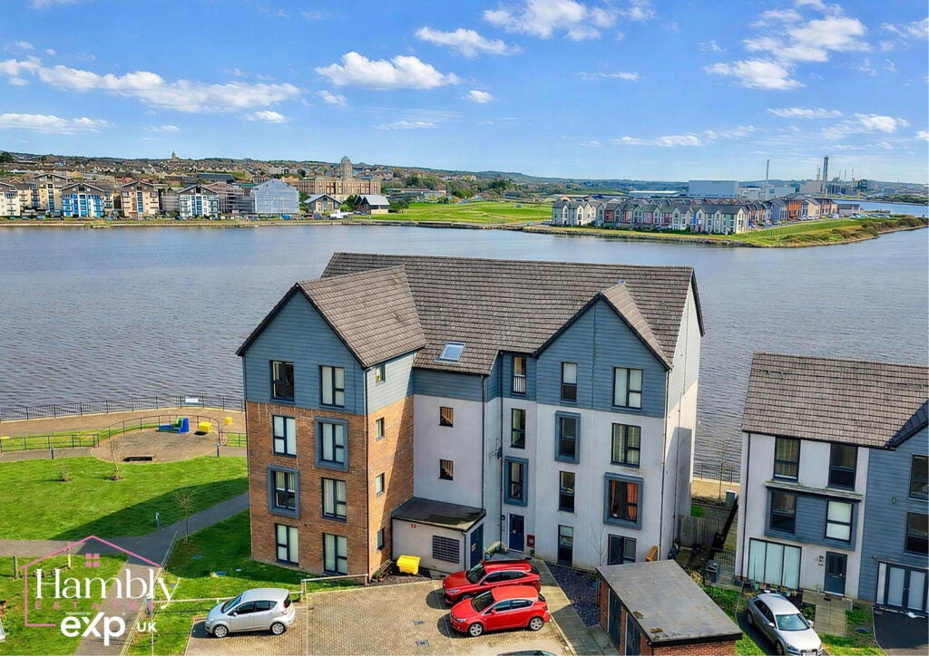 1-bed flat on Ffordd y Dociau, Barry Waterfront, CF62 5DX, £140,000
