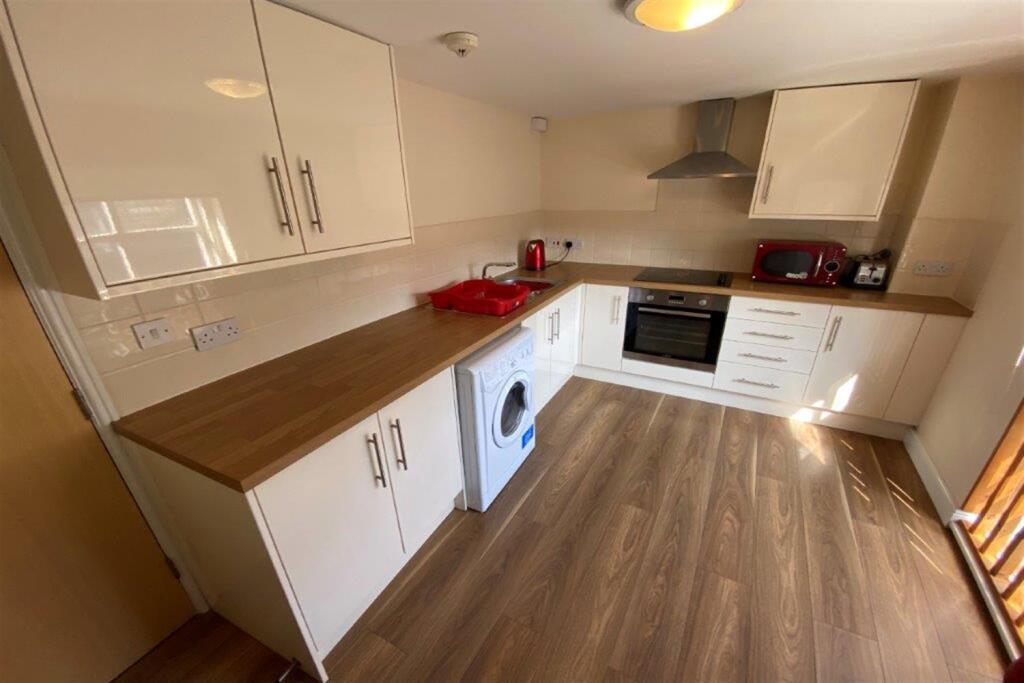 Main image of property: F2 63-65 High Road, Beeston, NG9 2JQ