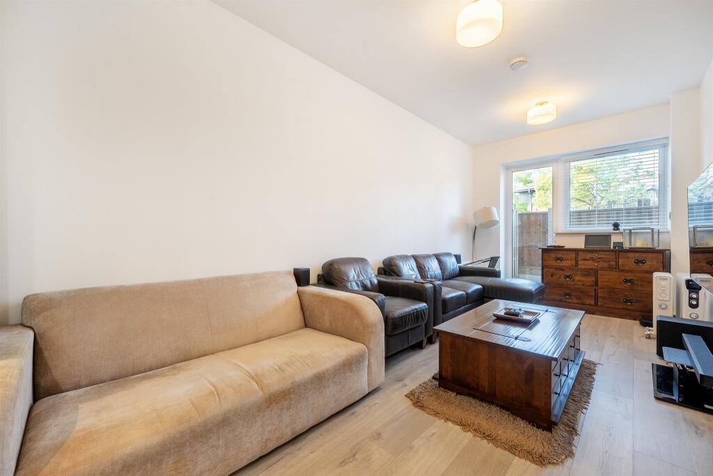Apartment in Slough, Windsor and Maidenhead - View 4