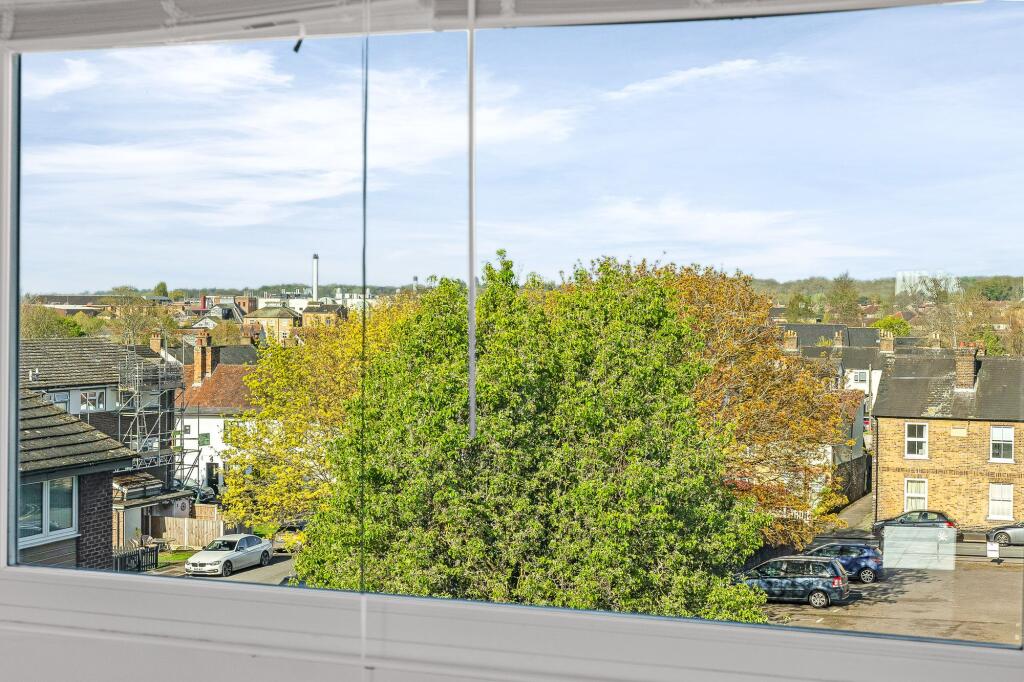 Apartment in Ware, Kings Hill - View 4