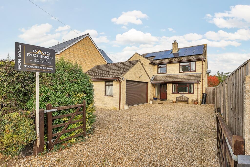 4-bed detached on Arkell Avenue, Carterton, Oxfordshire, OX18, £500,000