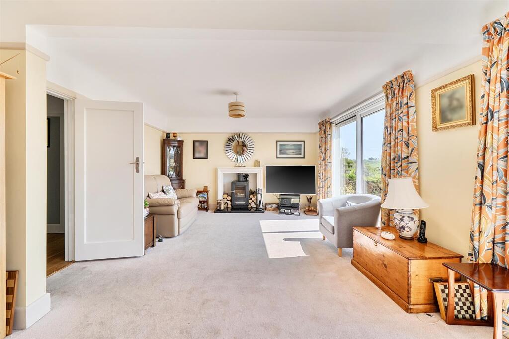 35, Burton Road, Bridport, Dorset photo 4