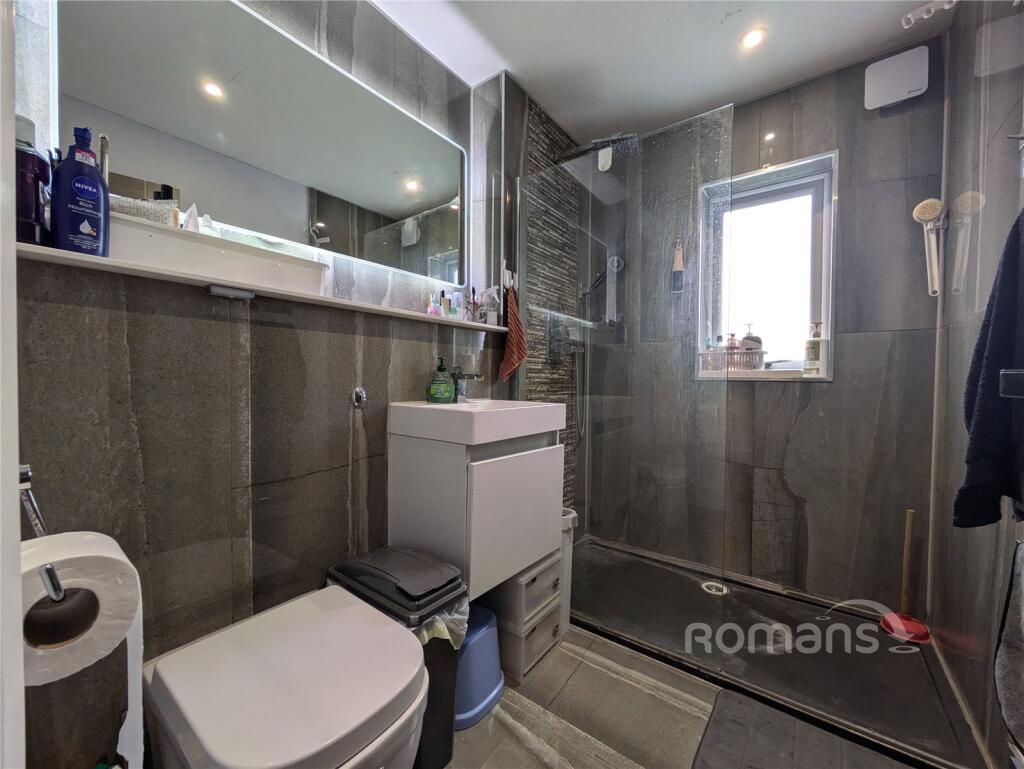 House in Reading, Lower Earley, Earley - More