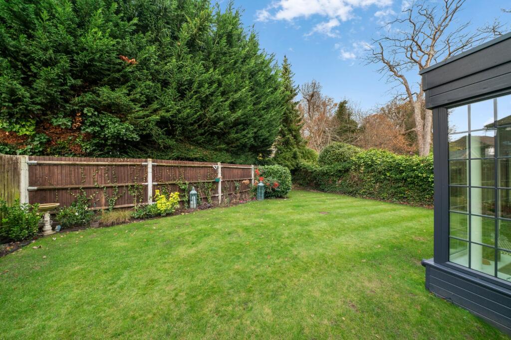 Burleigh Park, Cobham, KT11 photo 4