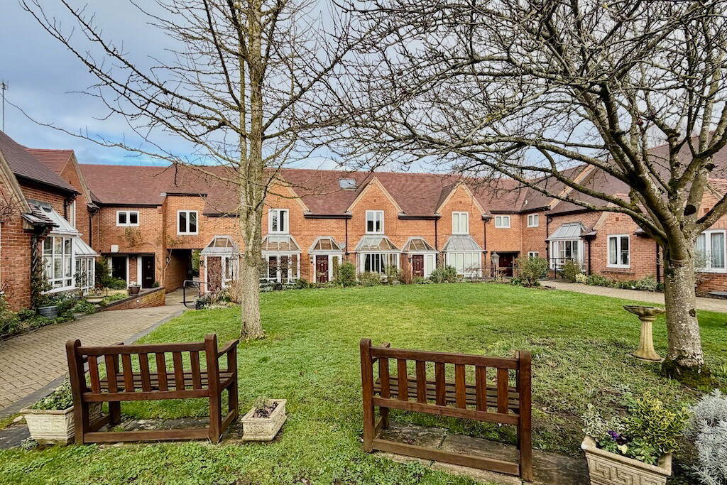 St. Lucians Lane, Wallingford, OX10 9ER photo 3