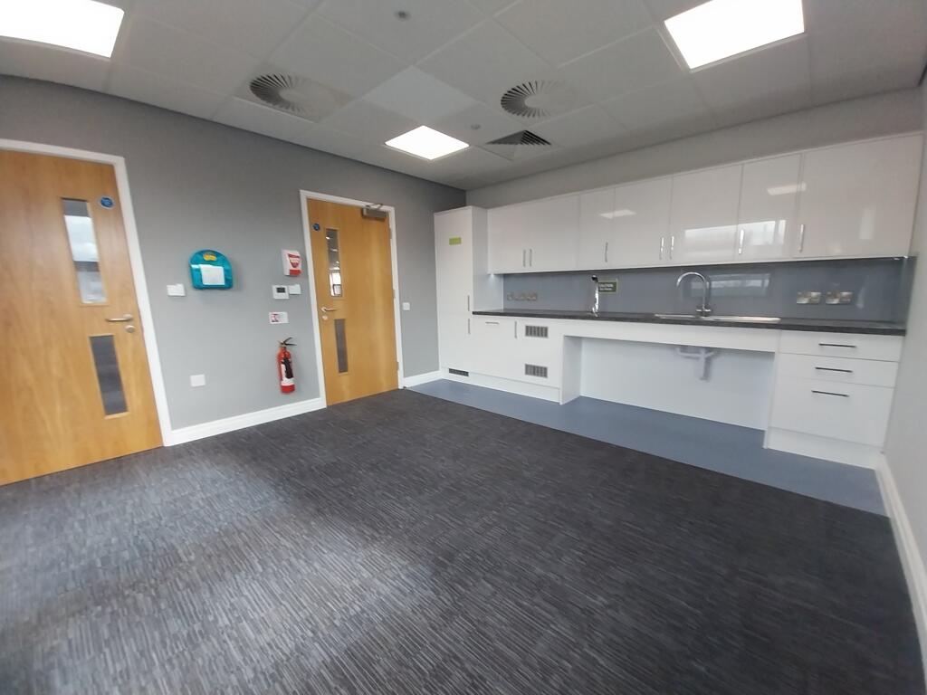 Additional image 8 of Units D & E, Bradford Business Park, Canal Road, Bradford, BD1 4SJ