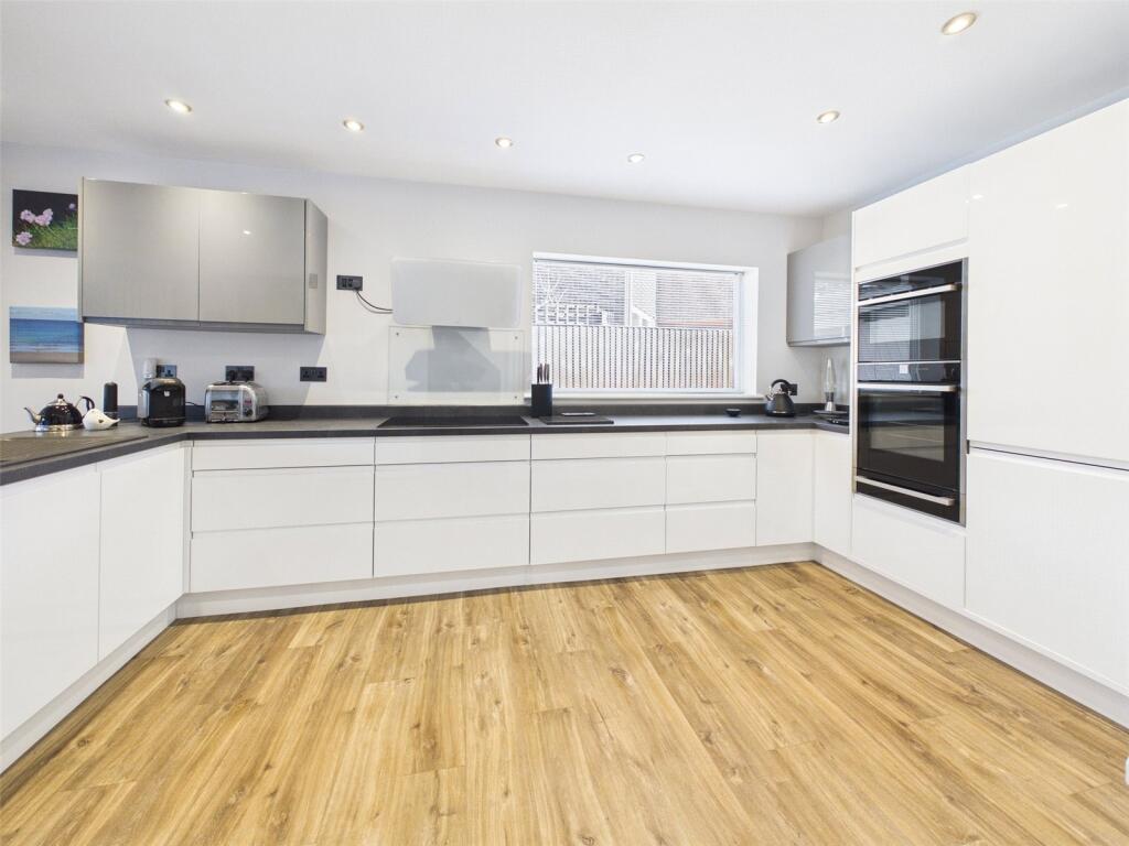Merestones Drive, Cheltenham, Gloucestershire, GL50 photo 4