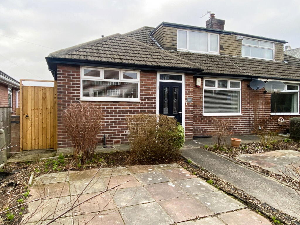 2-bed bungalow on 126 Broadway, Chadderton, Oldham, OL9 0AD, £220,000