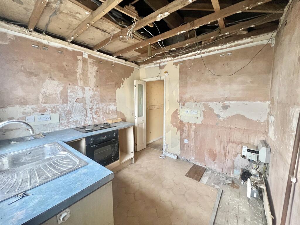 House in Rotherham, Bramley - More