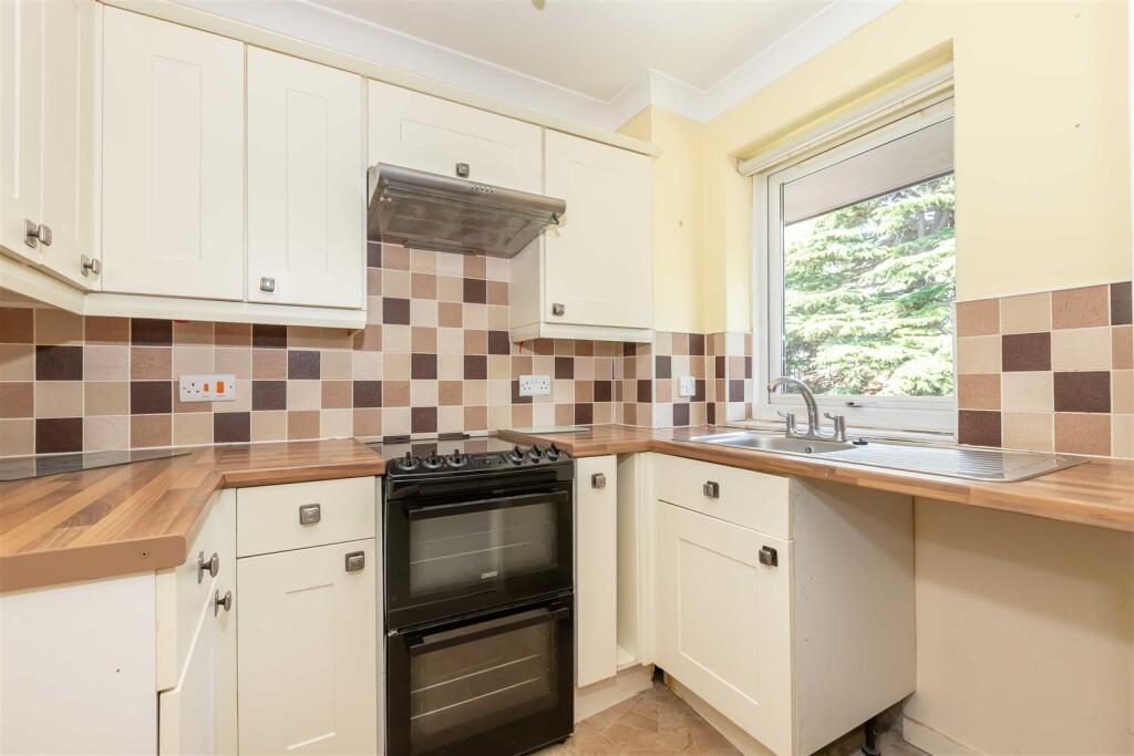 Apartment in Worthing, Salvington - View 2
