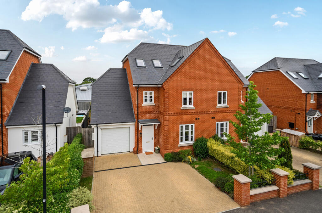 Main image of property: Ewshot Gardens, Church Crookham, Fleet, GU10