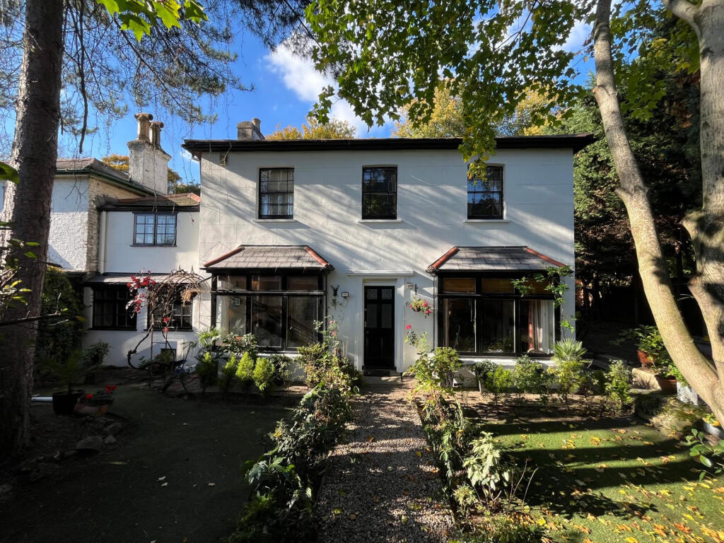 Main image of property: 128 Roehampton Vale, Roehampton, London, SW15