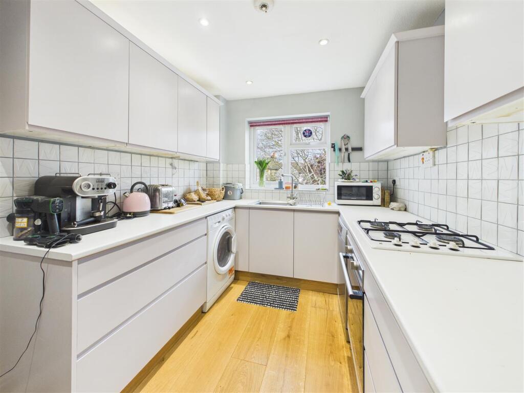 Queens Road, Hersham, Walton-On-Thames - More