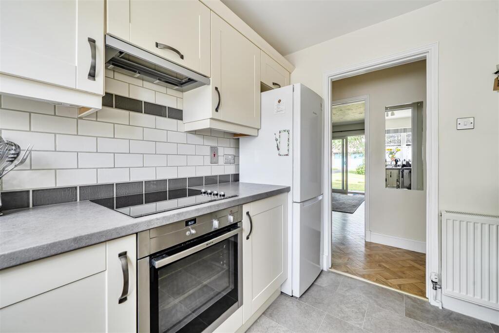 Apartment in Crowthorne, Bracknell Forest - More