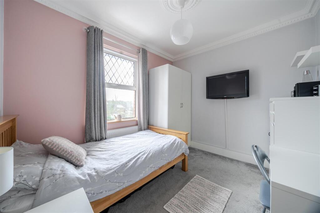 Additional image 25 of Grove Avenue, Yeovil