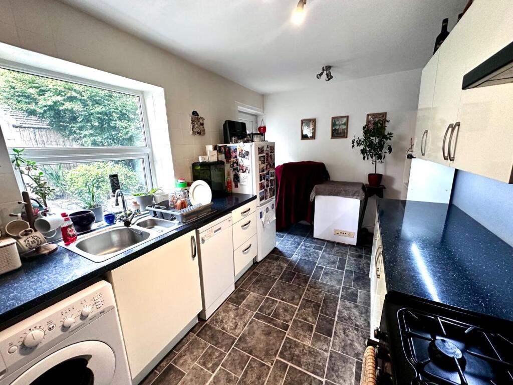 House in Huddersfield - View 5