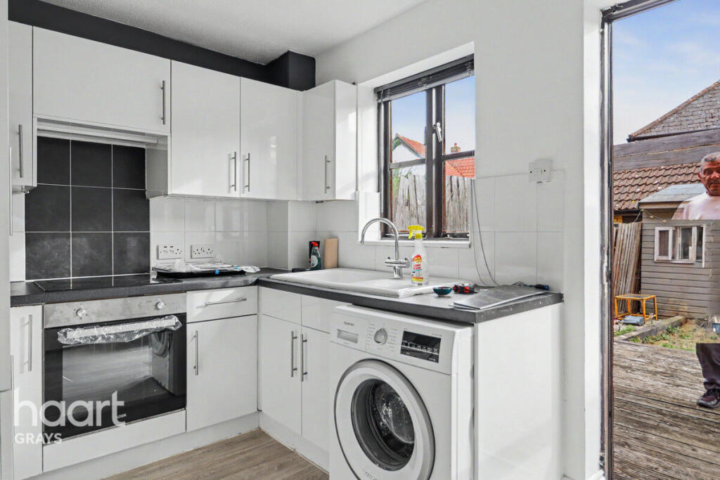 House in Southend-on-Sea - View 4