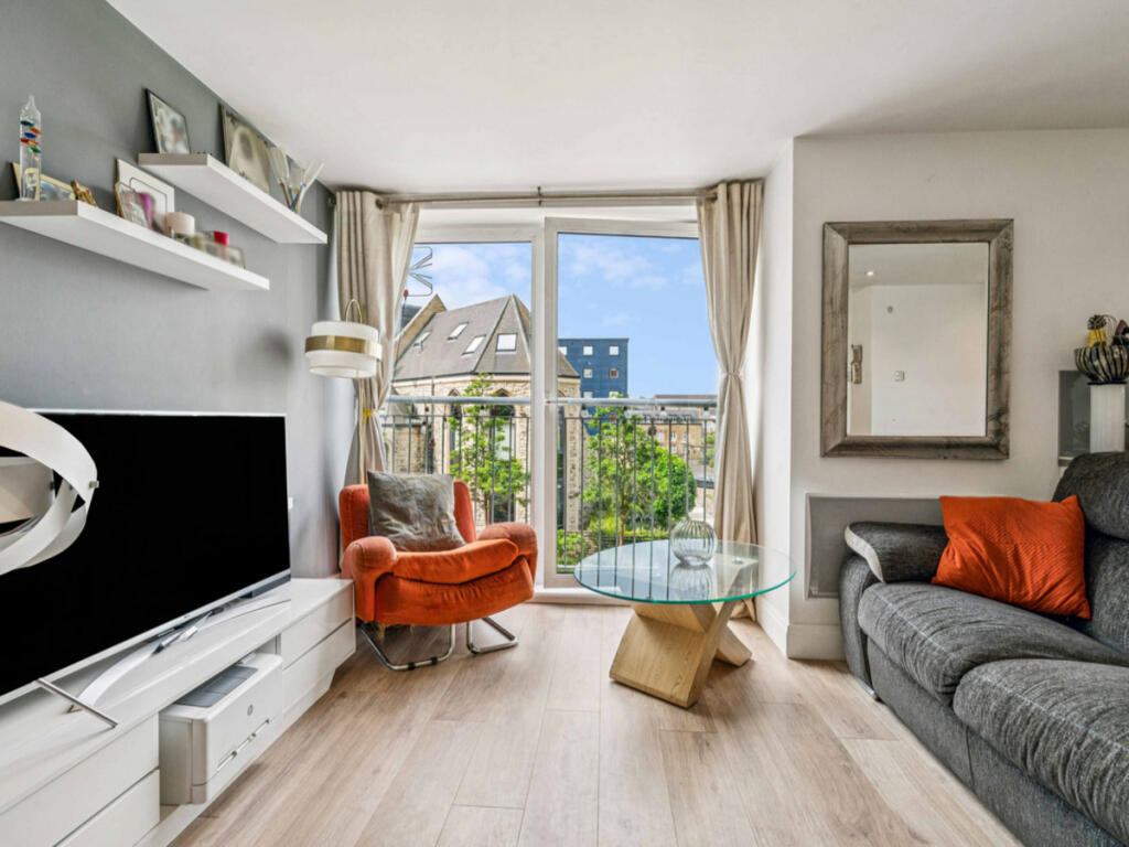 Main image of property: Holland Gardens, Kew Bridge, TW8