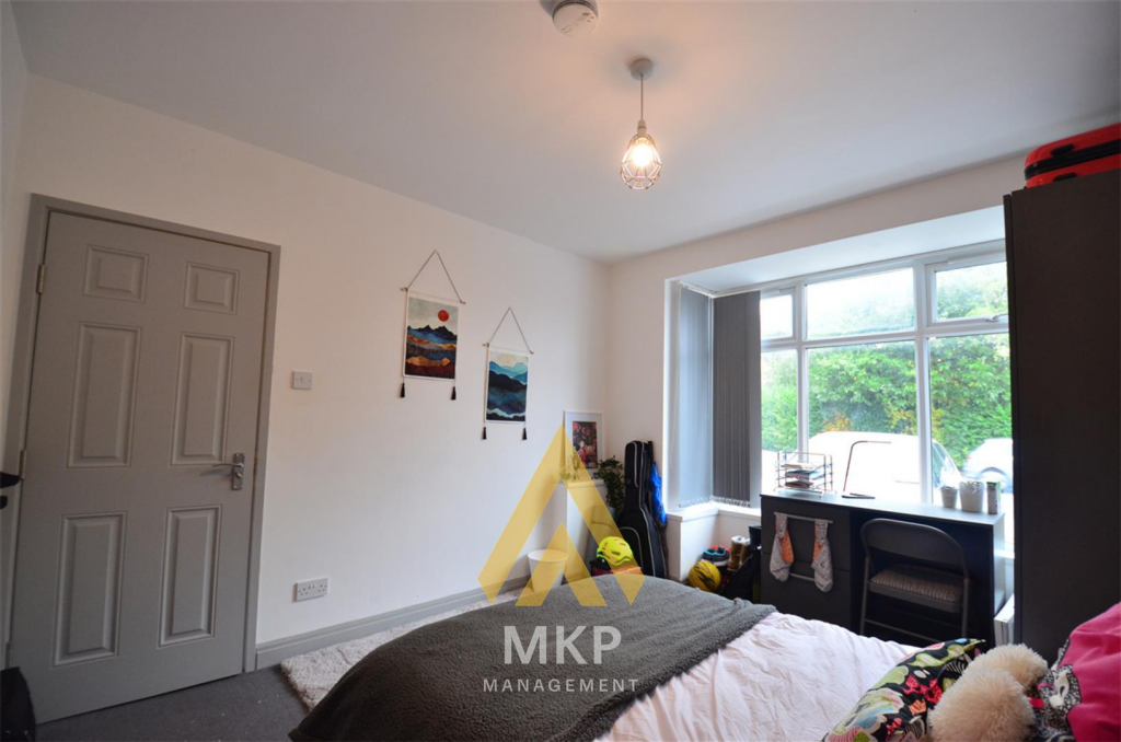 5 bedroom terraced house for rent
