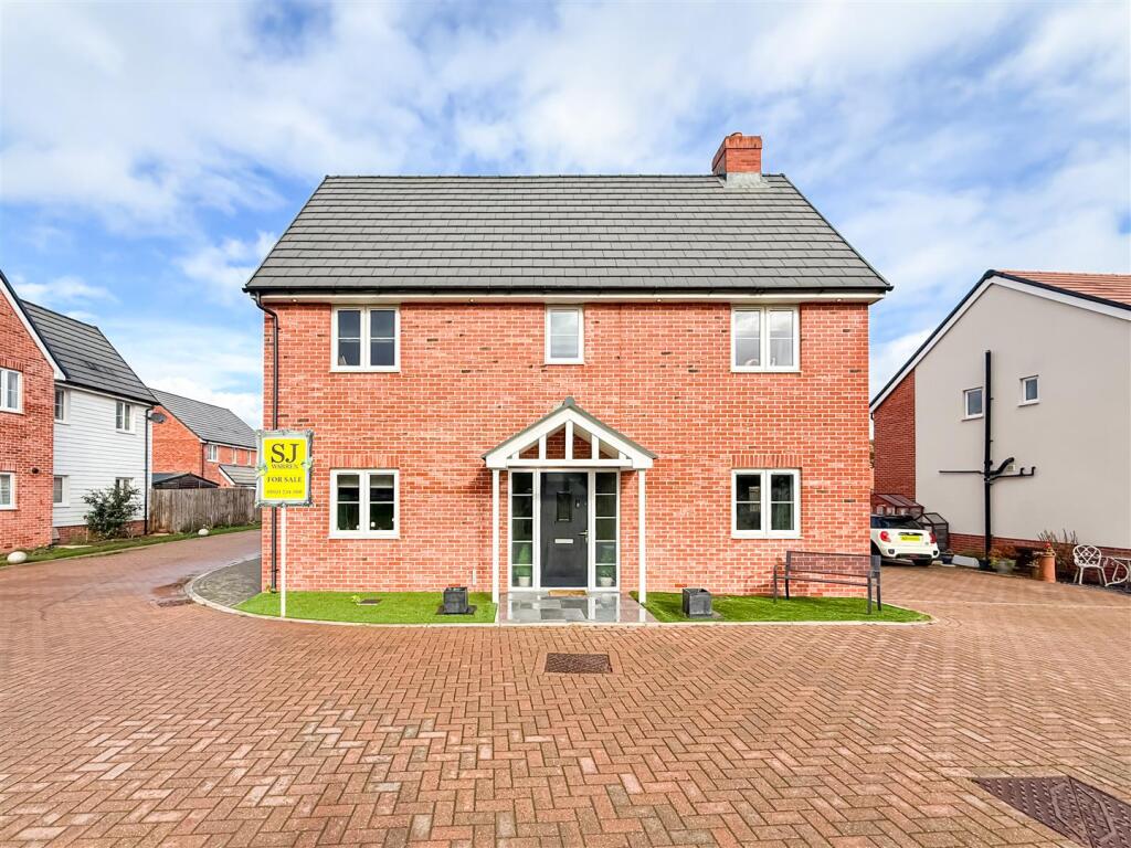 Main image of property: Oak Crescent, Burnham-On-Crouch