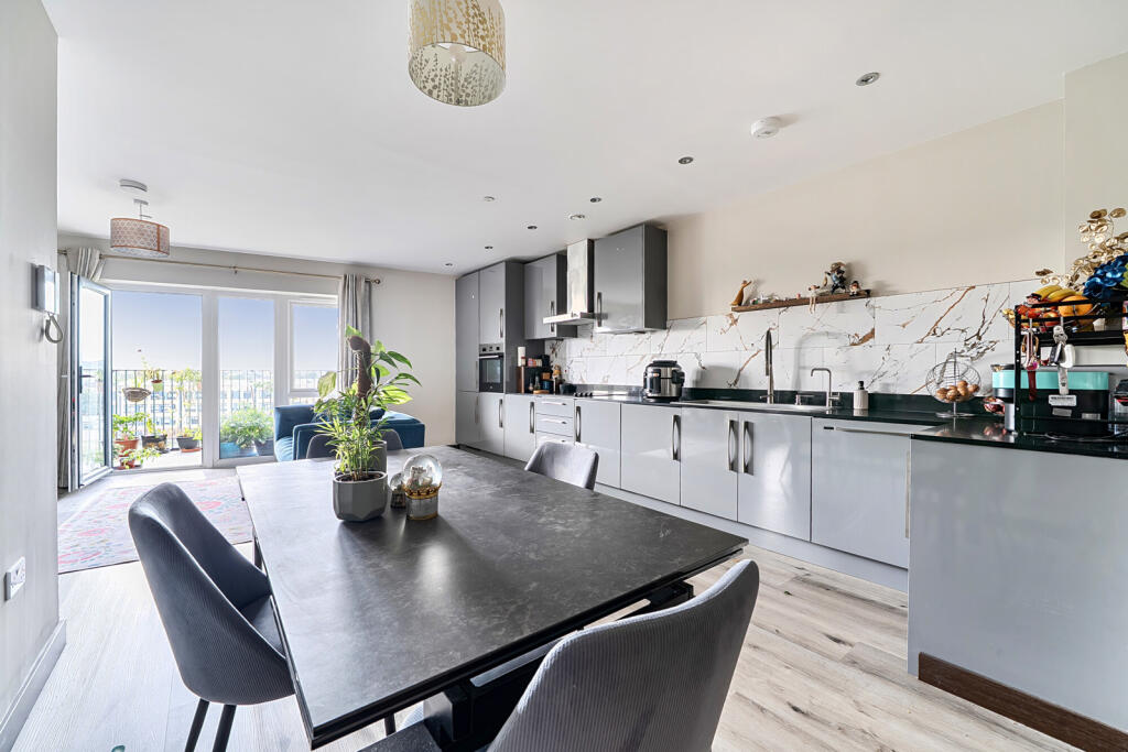 Apartment in Watford - View 2