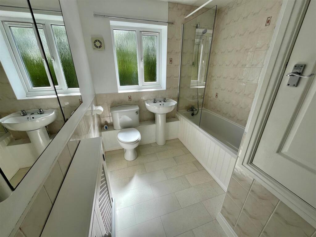 House in Hull - View 5