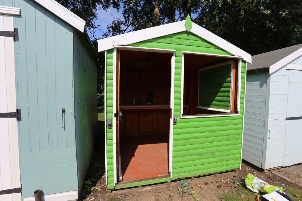 Beach Hut 259, Brackenbury Fort , Cliff Road photo 2