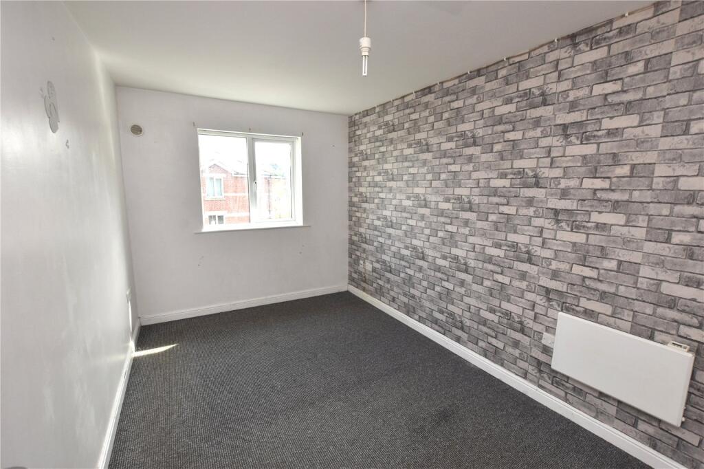 Apartment in Kirklees, West Yorkshire - View 5