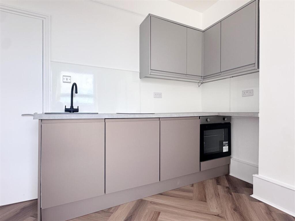 Main image of property: Lansdowne Place - Modern Studio