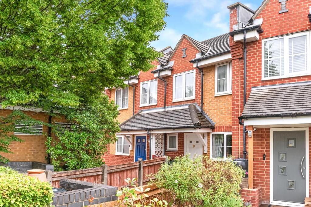 Main image of property: Costons Lane, Greenford
