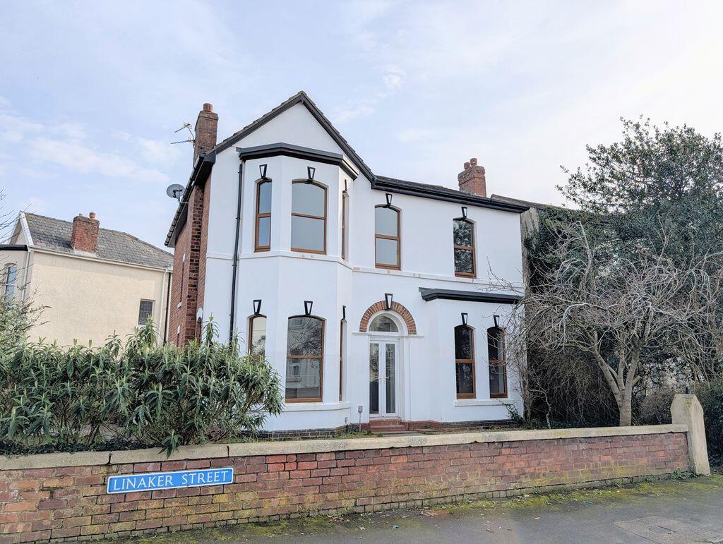 Main image of property: To Let - Linaker Street, Southport - Five Bedroom Detached