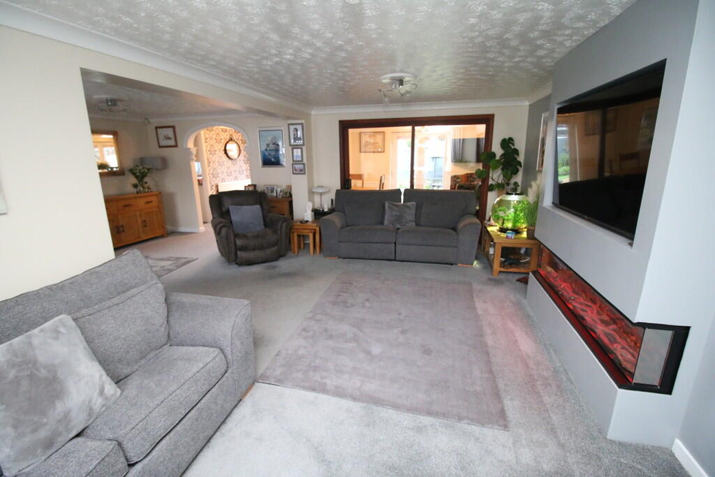 House in Nuneaton and Bedworth, Coalpit Field - View 4
