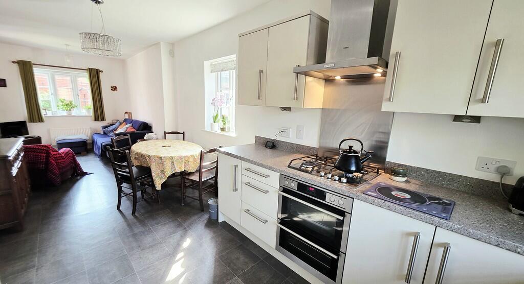 House in Brackley, West Northamptonshire - View 2