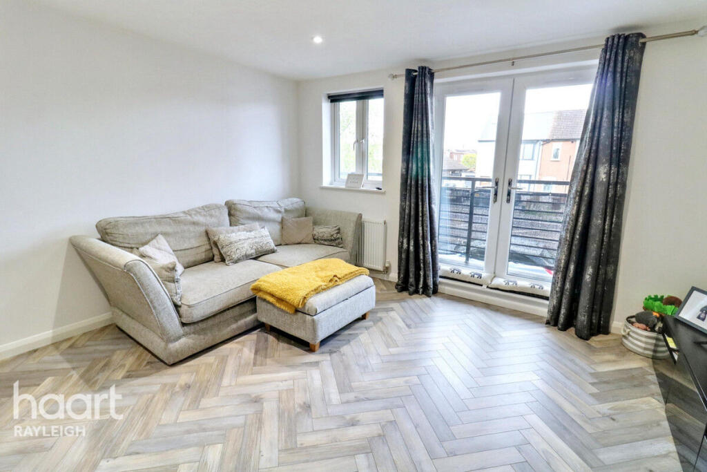 Apartment in Castle Point, Essex - More