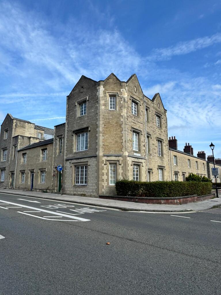 Main image of property: Emlyn Square, Swindon, SN1 5BP