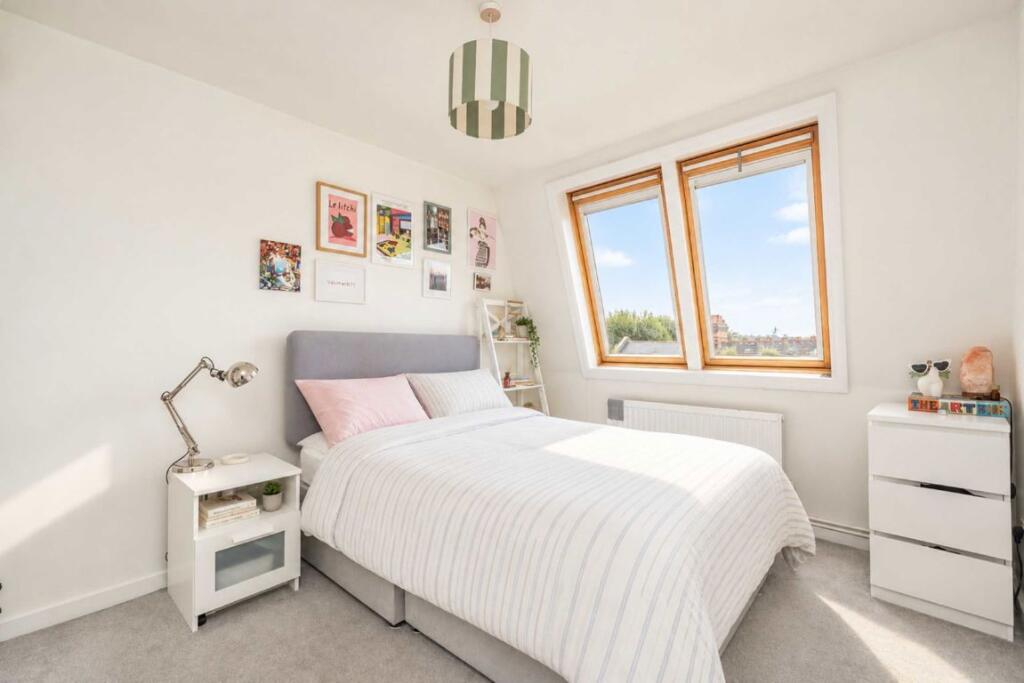 Apartment in London, Silchester Estate, North Kensington - View 4