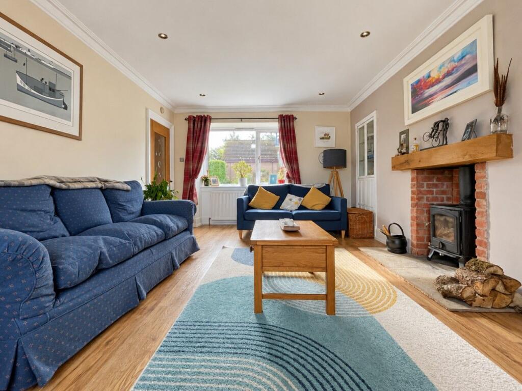 House in Kirkcaldy, Perth and Kinross - View 4