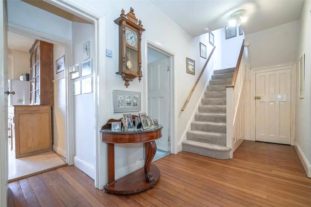 Woodside Avenue, Highgate, London, N6 - View 4