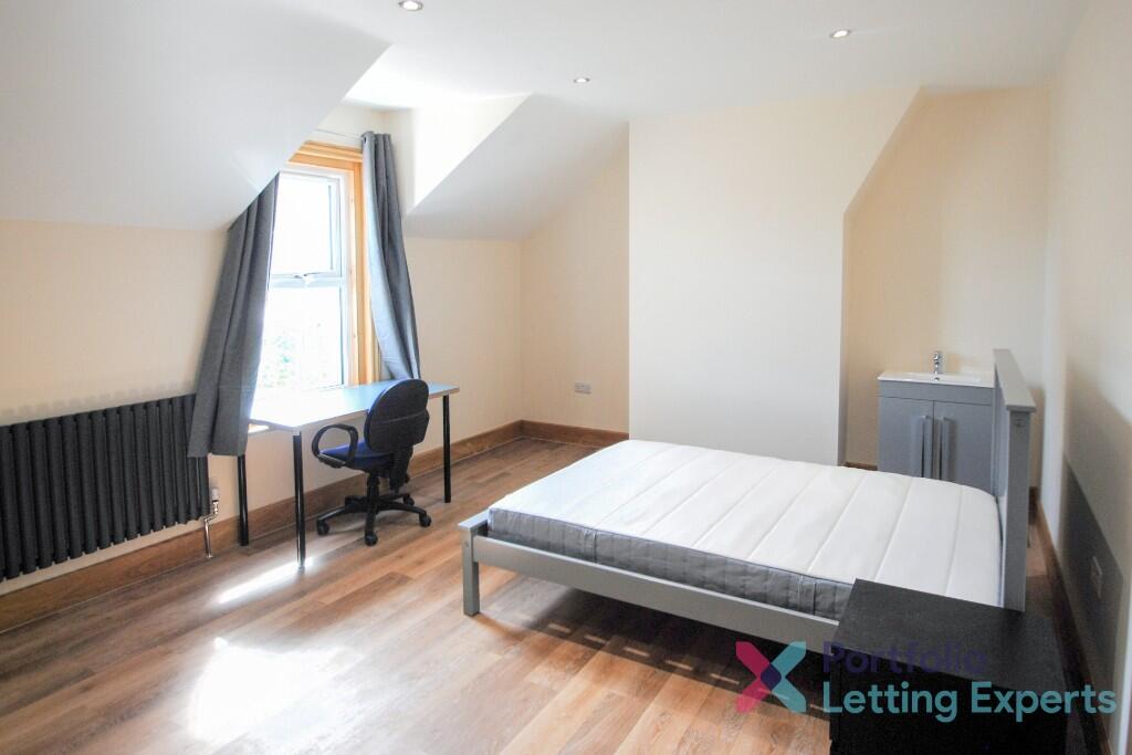Main image of property: Students, Bills Included! Your Perfect Modern 6 Bedroom Home with Spacious Rooms on Northcote Road!