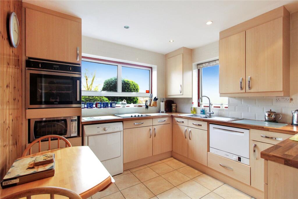 Briarwood Drive, Leigh-on-Sea, Essex, SS9 photo 3