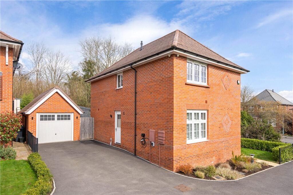 30, Garside Way, Marlborough, Wiltshire, SN8 photo 2