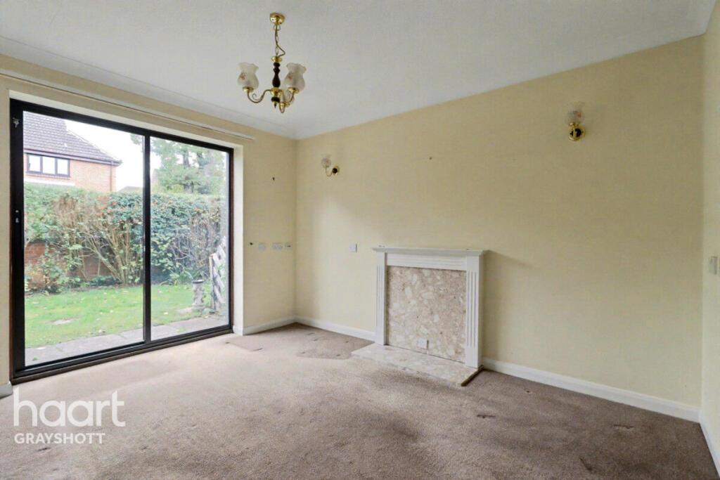2-bed other on Candleford Gate, Liphook, £175,000