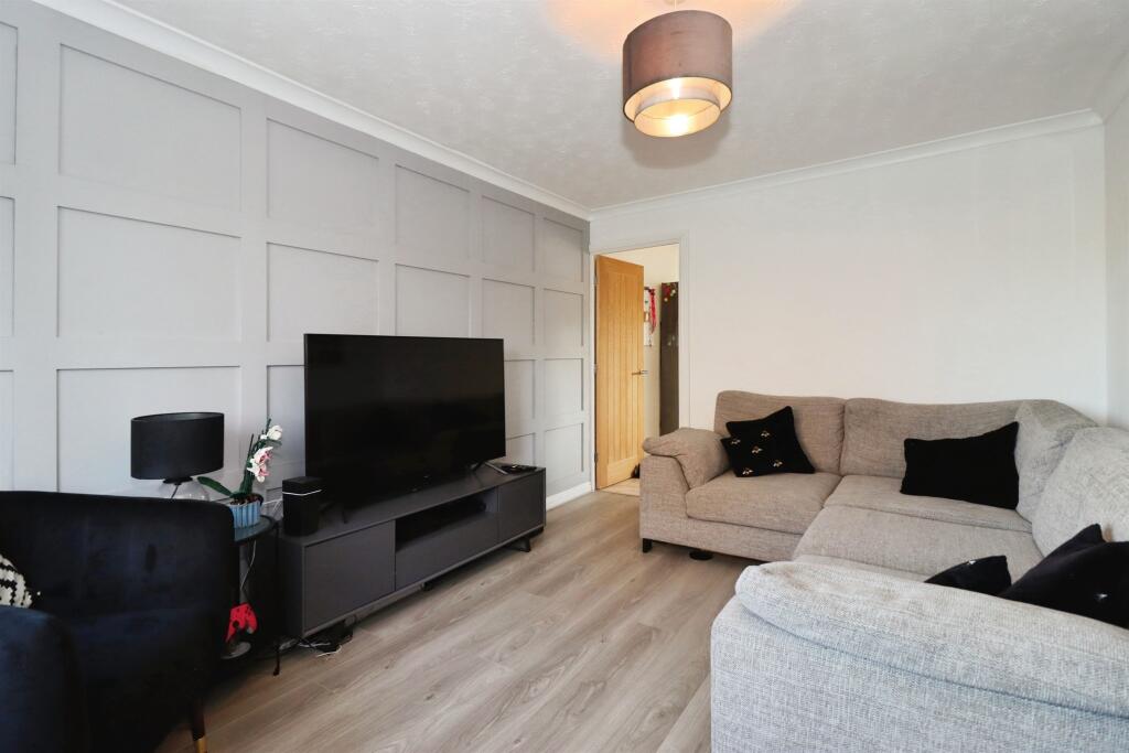 Longs Drive, Yate, Bristol photo 3