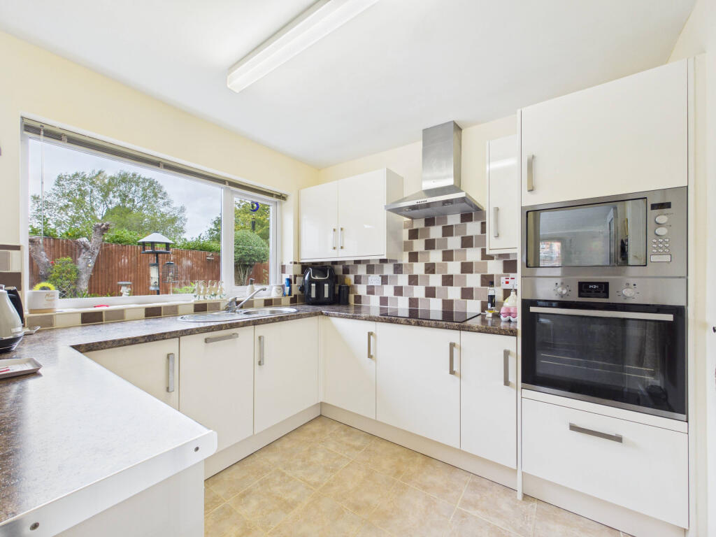 House in Hemel Hempstead, Oakley - More