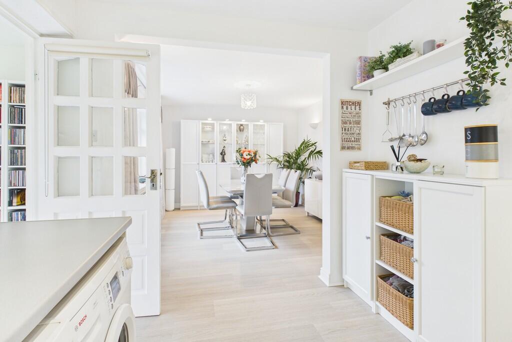 36 Plantation Avenue, Arnside, Cumbria, LA5 0HX photo 4