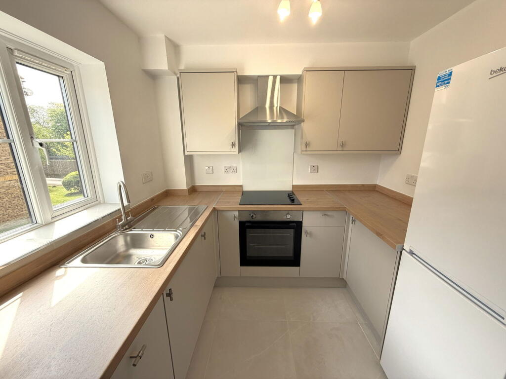 Jasmin Close, Northwood photo 4