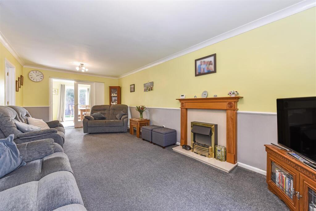 Redwing Road, Clanfield photo 4