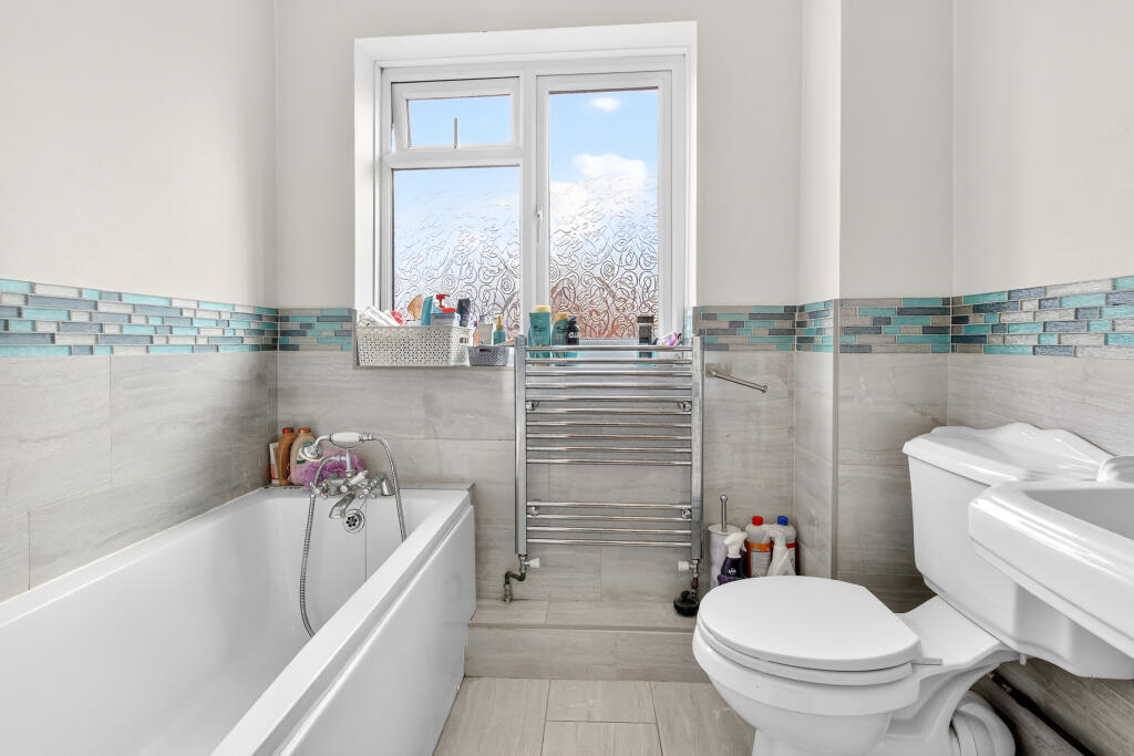Chesterblade Lane, Forest Park, Berkshire, RG12 - More