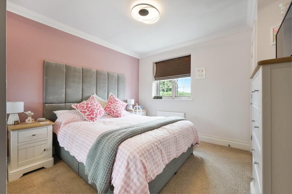 House in Reigate and Banstead, Nork - More